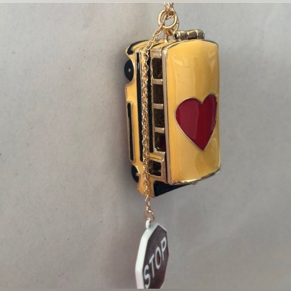 NWT 🚌♥️ Betsey Johnson school bus heart Necklace - Picture 4 of 15